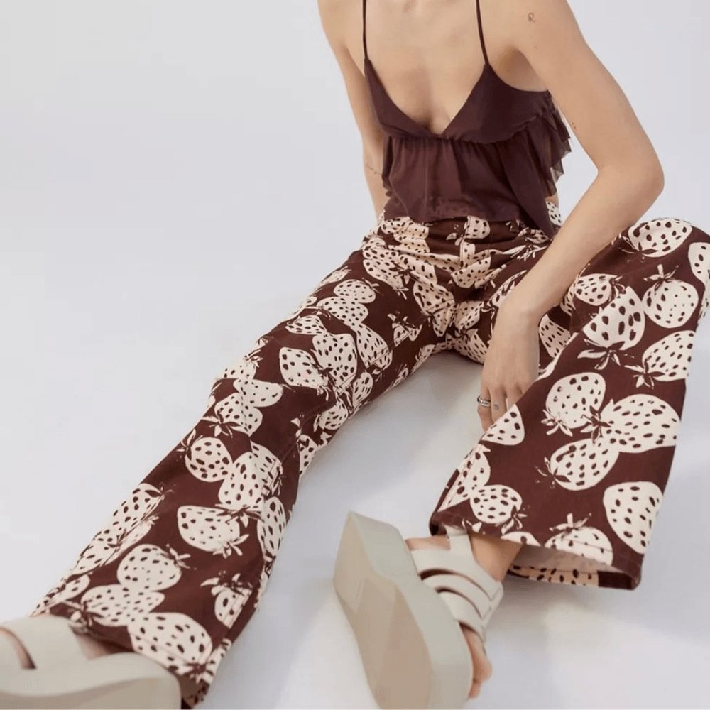BDG Urban Outfitters Strawberry Print 90’s Jeans